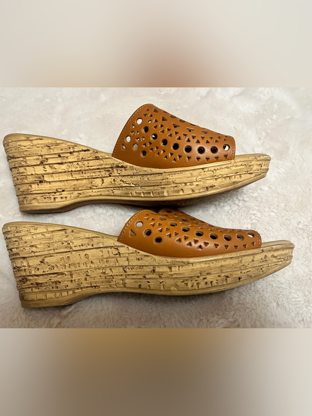 Spring step  Die cut leather peep toe shoes 8.5